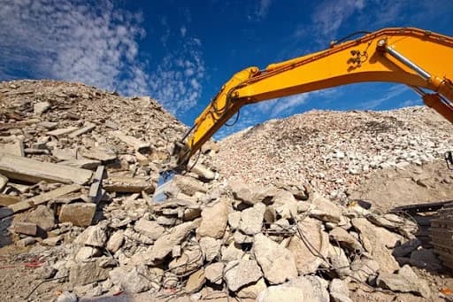 Statybinių atliekų utilizavimas: skirtumai tarp perdirbimo, utilizavimo ir išvežimo